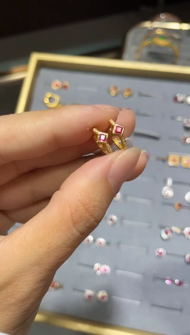 18K金镶嵌耳饰红宝石1