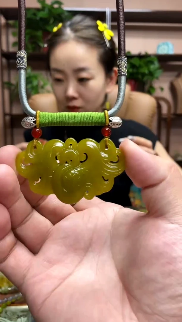 未镶嵌岫玉吊坠多样性发货发其中之一