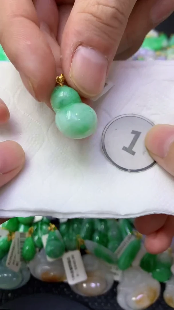 颈饰未镶嵌翡翠天然缅甸翡翠A货