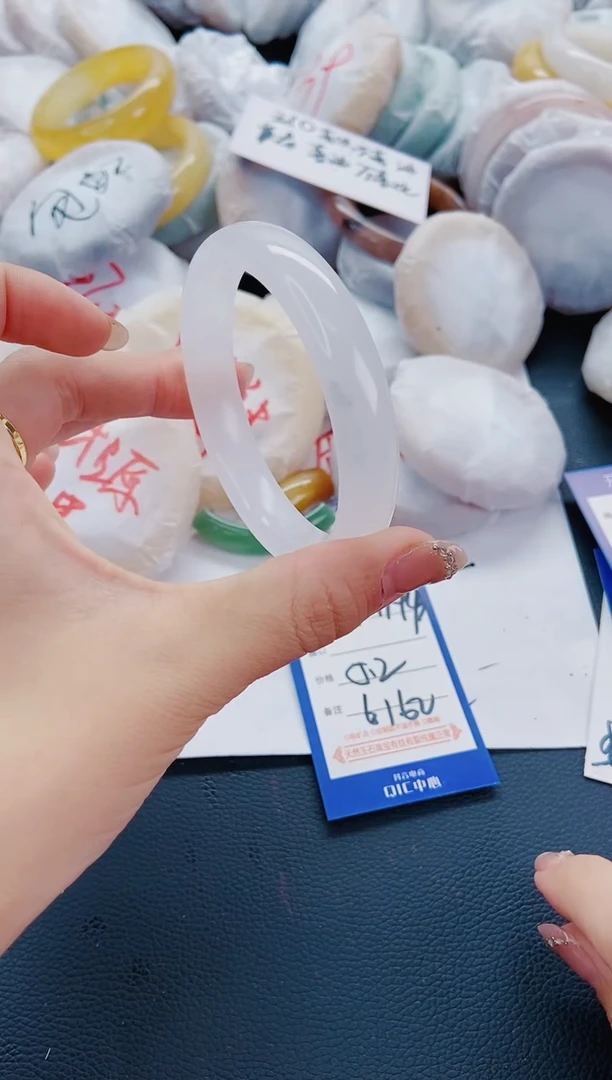 石英质玉手镯未镶嵌M194-61-62