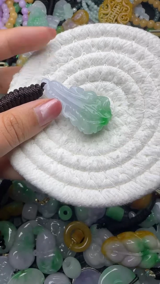 颈饰未镶嵌翡翠缅甸翡翠吊坠