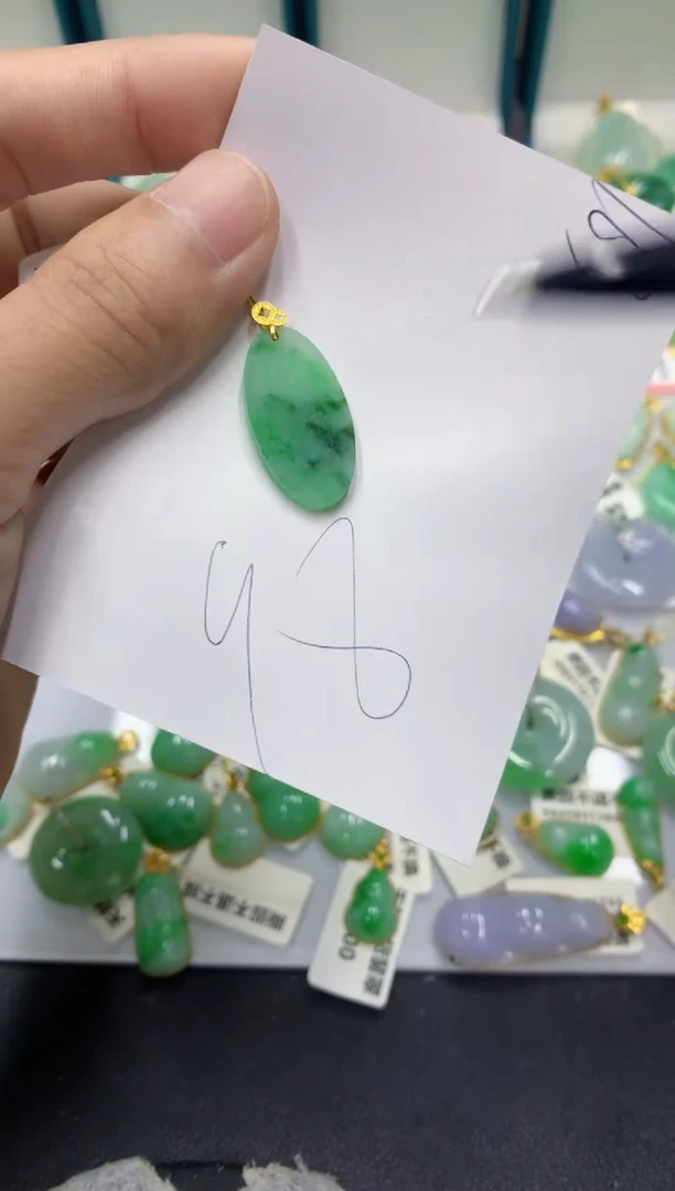 【闪购商品】翡翠颈饰18K金镶嵌翡翠