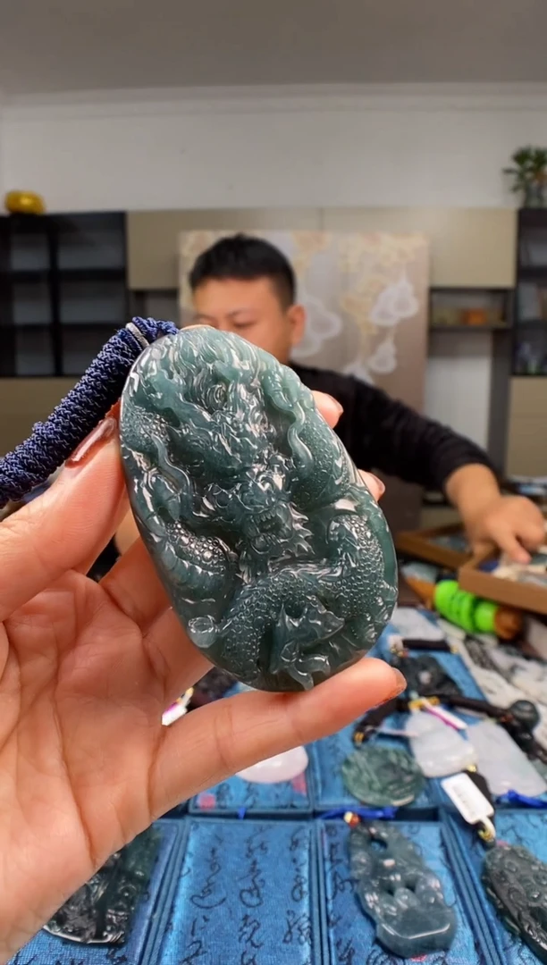 颈饰未镶嵌翡翠 多样性发其一