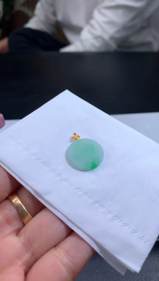 颈饰18K金镶嵌翡翠木*枭翡翠