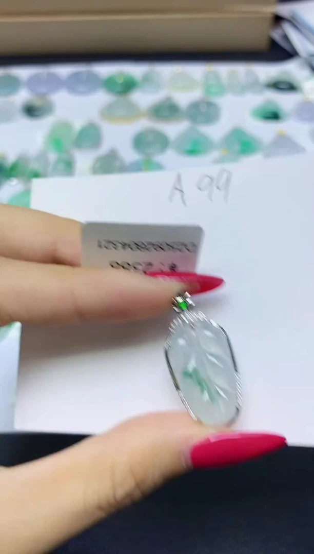 颈饰18K金镶嵌翡翠天然缅甸A货翡翠百元以上9元证书费自理