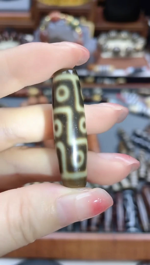 未镶嵌珠珠玛瑙/玉髓高品牙黄九眼