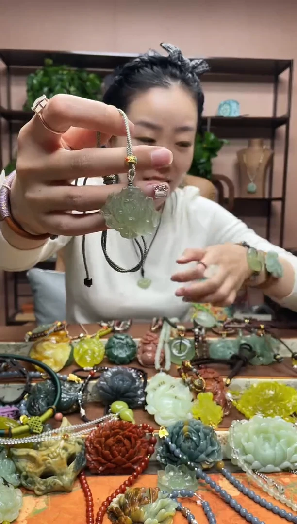 未镶嵌岫玉吊坠·1瑕疵