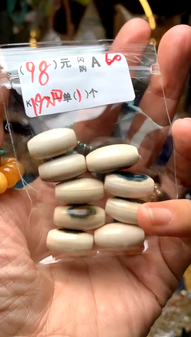 玻璃颈饰A60AAAAAAAAAAAAAAAA