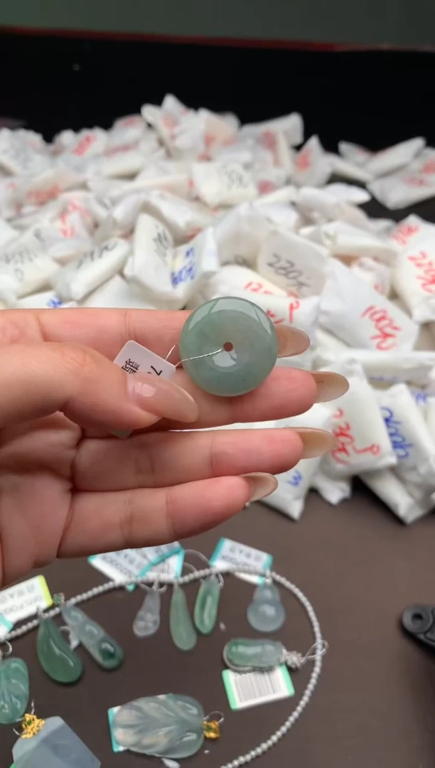 【闪购商品】翡翠挂件未镶嵌一