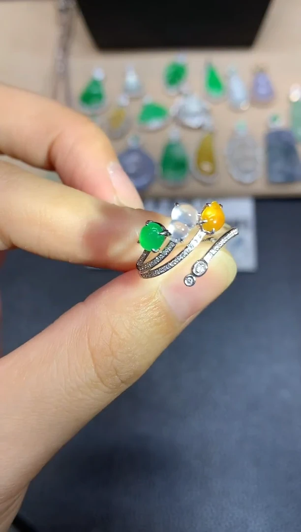 18K金镶嵌戒指翡翠多宝【无服务费