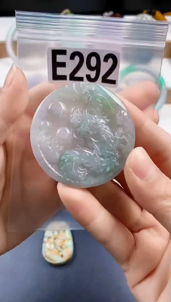 颈饰未镶嵌翡翠天然翡翠吊坠挂件
