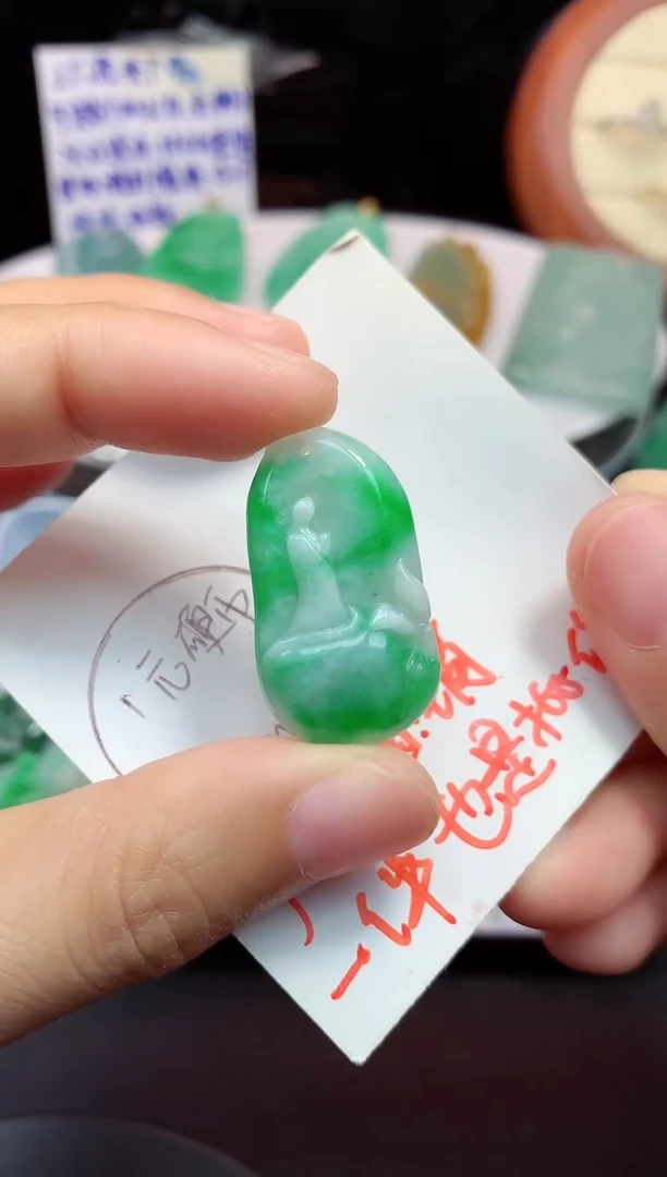 颈饰未镶嵌翡翠吊坠