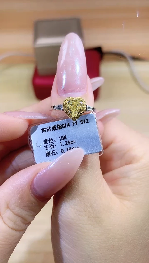 18K金镶嵌戒指钻石戒指