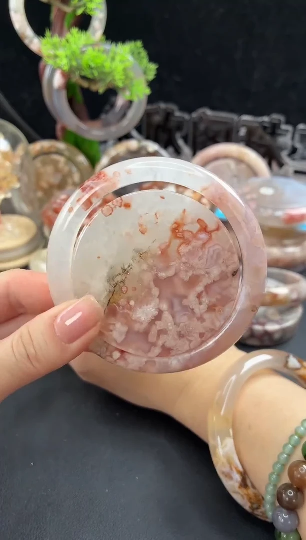 未镶嵌手镯（圆镯）石英质玉61