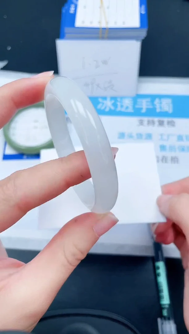 【闪购商品】石英质玉手镯未镶嵌162-56