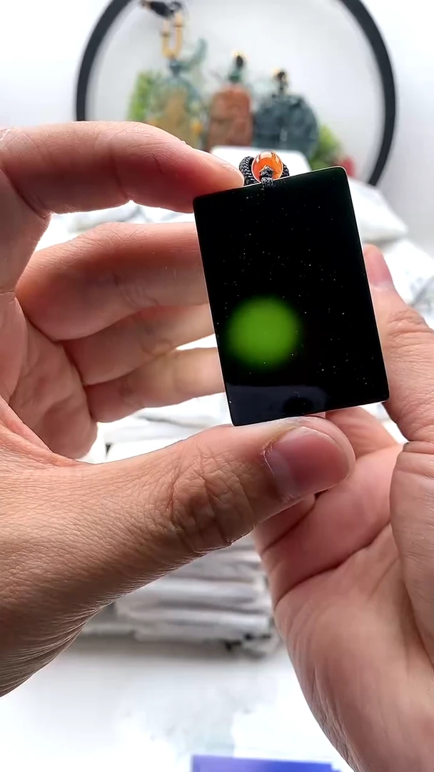 【闪购商品】和田玉（墨玉）颈饰未镶嵌无事牌