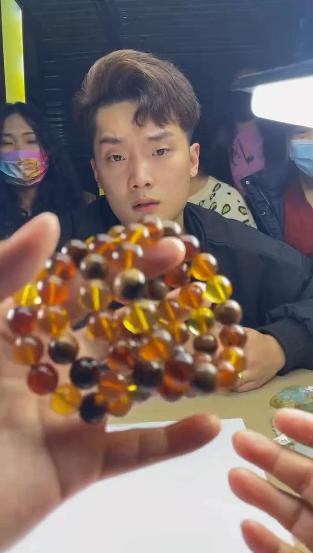 【现场收货】天然琥珀手串     多样性发货发一件   2096