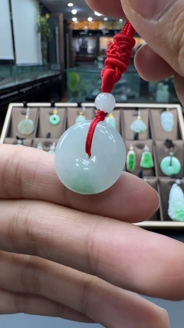 颈饰未镶嵌翡翠平安扣