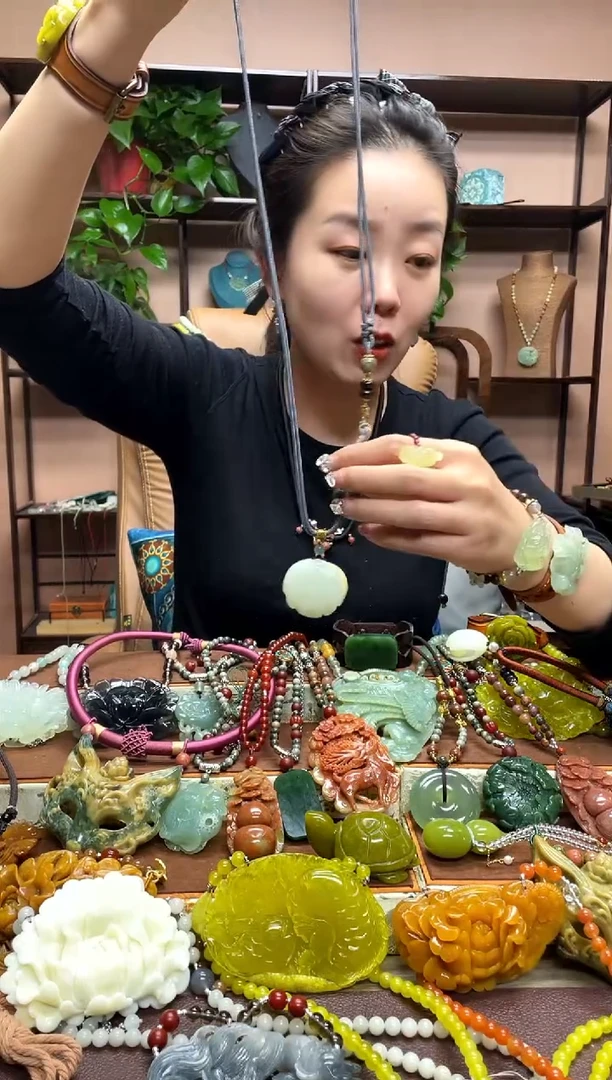 未镶嵌岫玉吊坠·