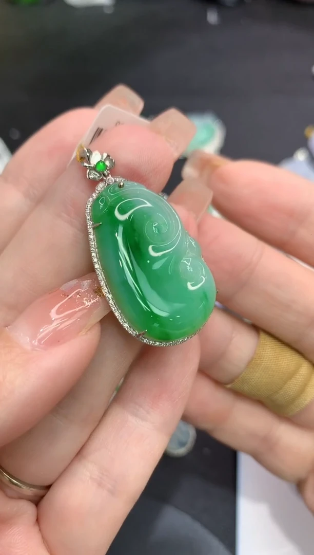 吊坠(不含链)18K金镶嵌翡翠1111111111111