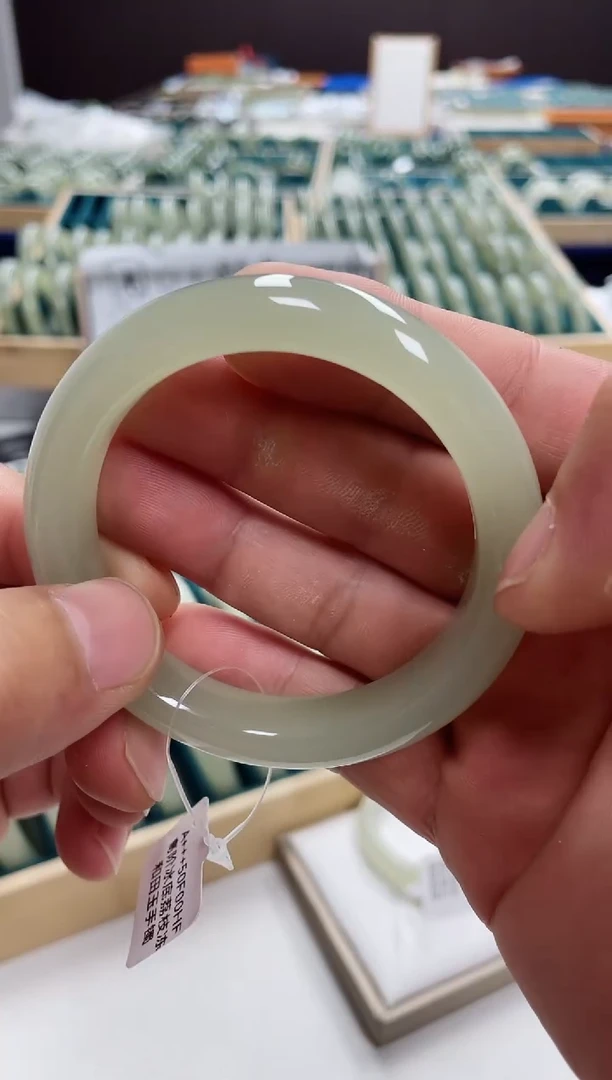 和田玉手镯未镶嵌克*和田玉手镯