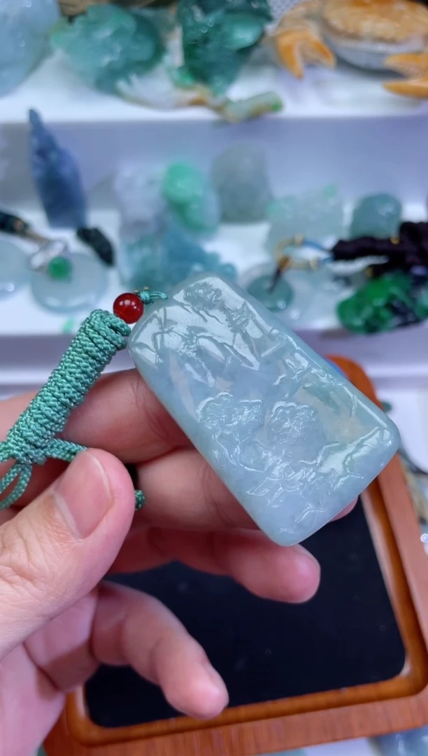 【闪购商品】翡翠颈饰未镶嵌山水