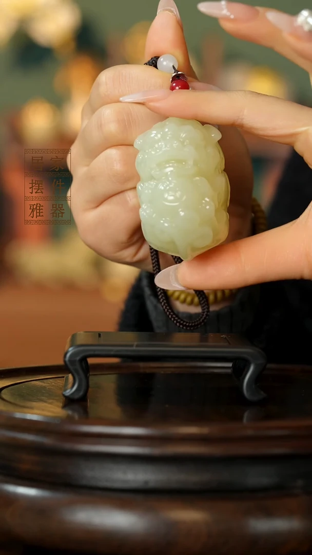 玉《貔貅抱球》摆件