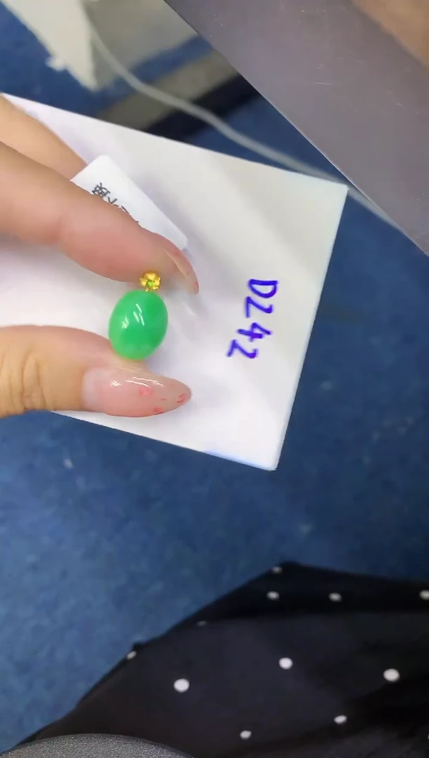 翡翠18K金镶嵌颈饰缅甸天然翡翠A货