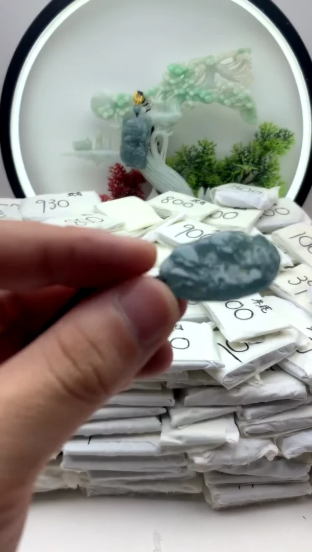 翡翠未镶嵌颈饰小山水