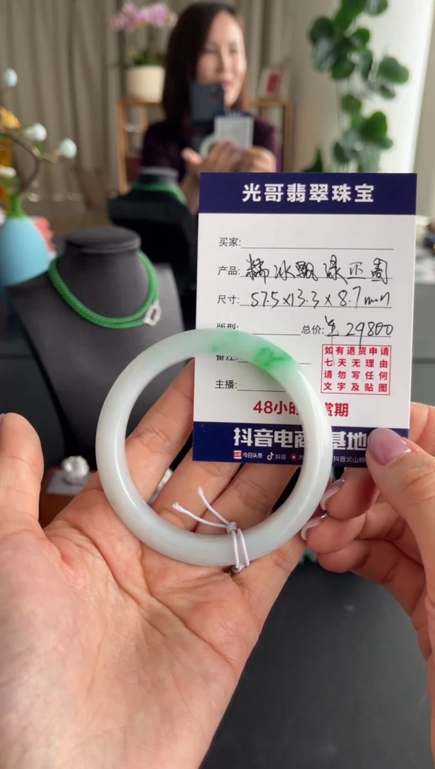 翡翠手镯未镶嵌 光哥特推翡翠糯冰飘绿正圈手镯