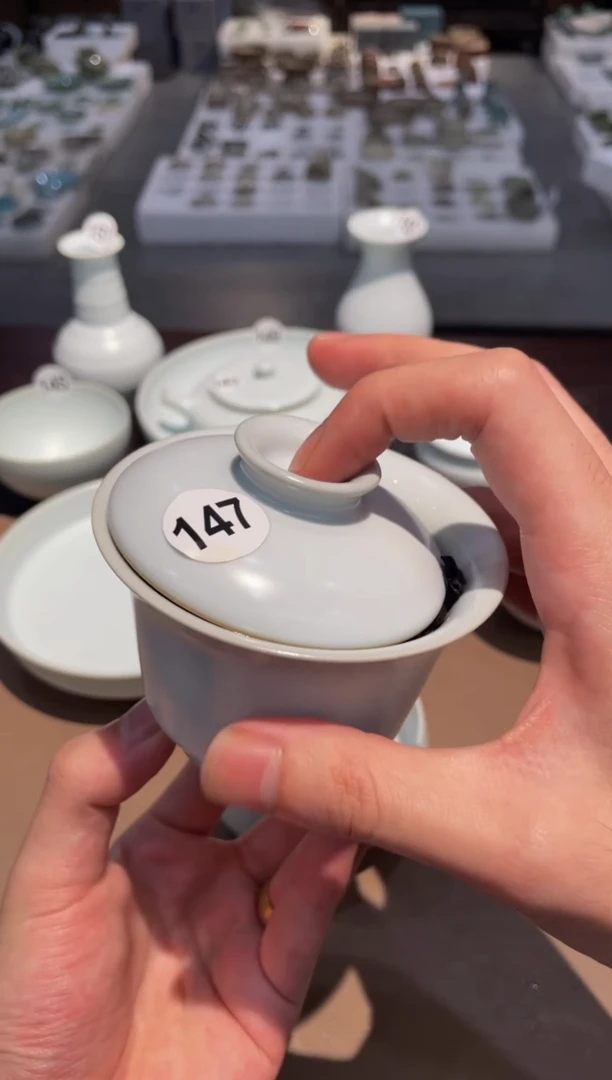 147窑承龙泉青瓷凝霜二才盖碗