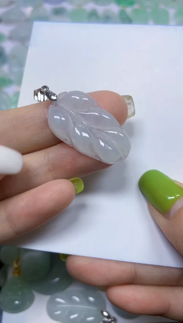 翡翠未镶嵌颈饰挂件