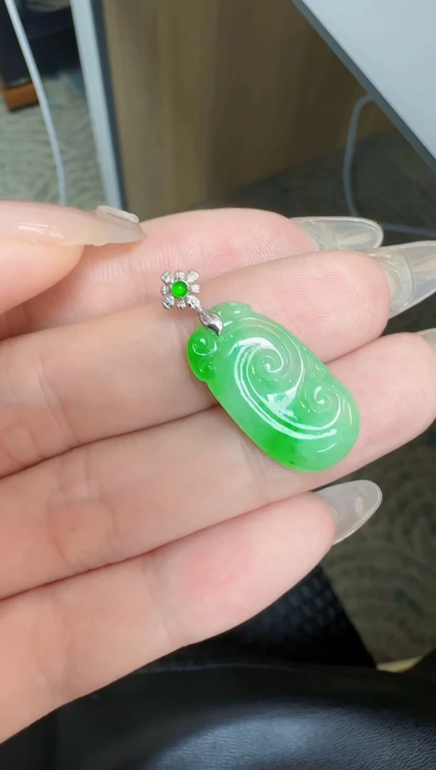 翡翠18K金镶嵌颈饰缅甸天然A货