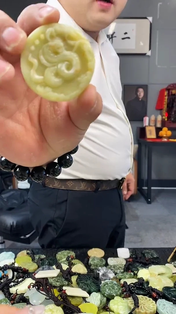 未镶嵌蛇纹石玉其他天然岫玉（多样性发其中之一）