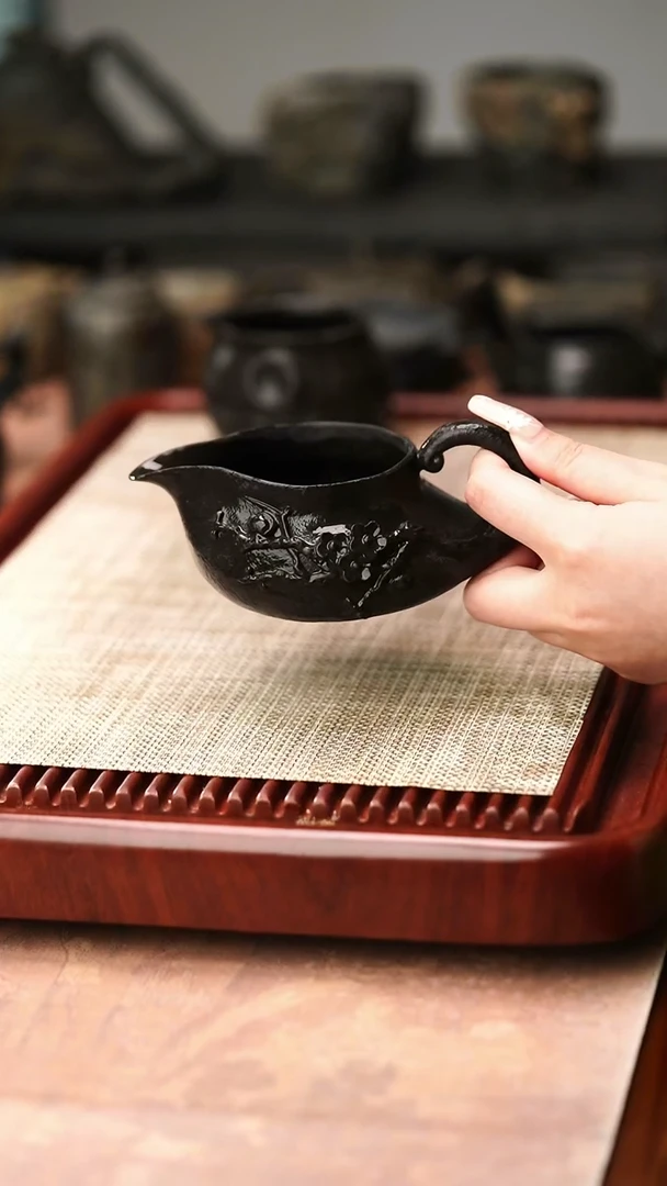 归玉堂冰碛岩重工雕刻梅花公道杯