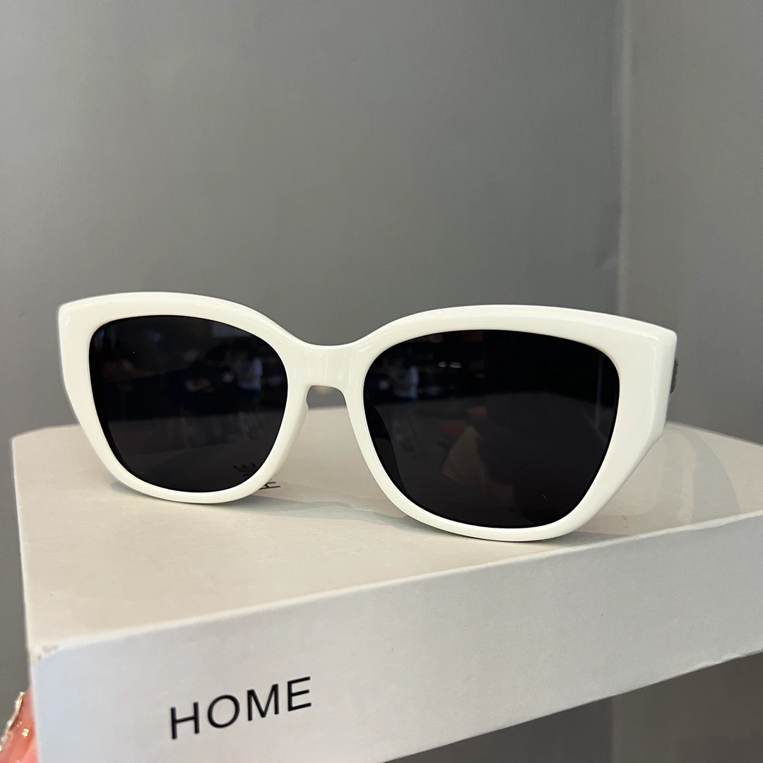 2025年新款墨镜女高级感防紫外线米白色太阳眼镜大脸显瘦个性街拍