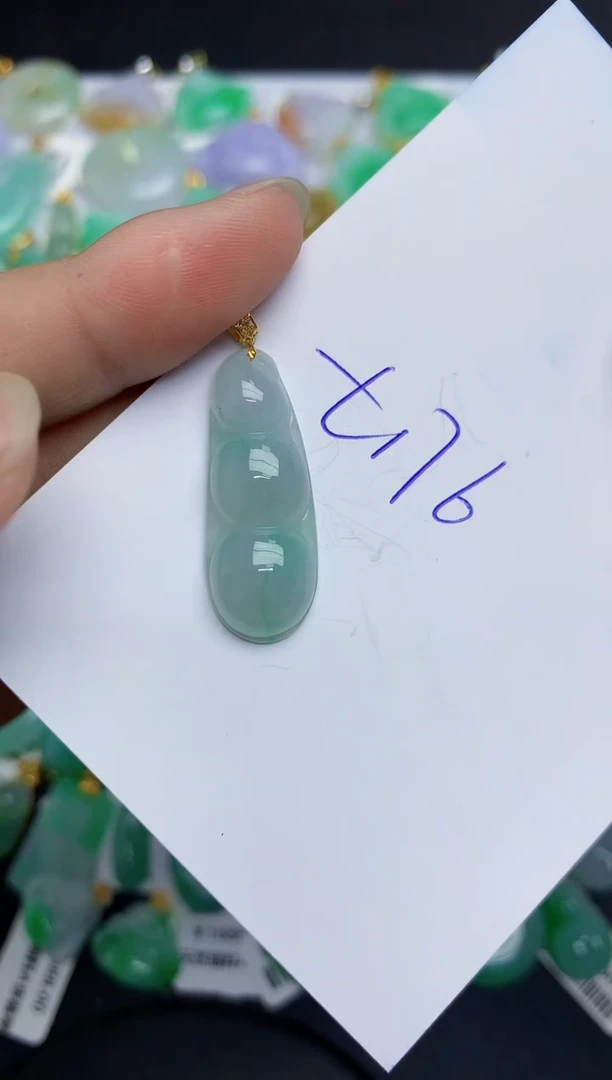 翡翠18K金镶嵌颈饰11111111