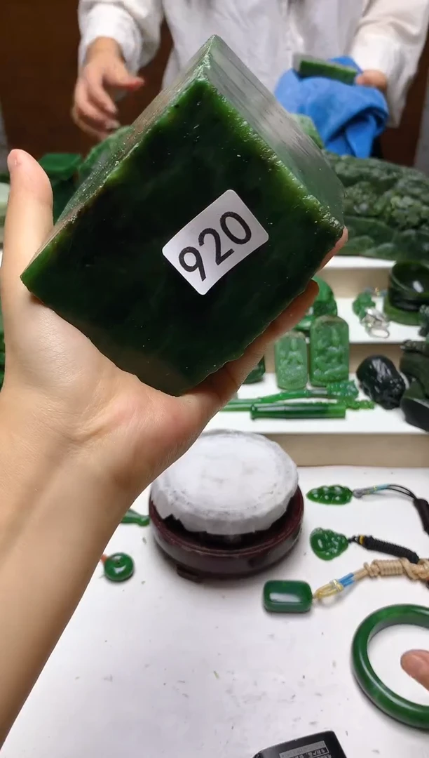 和田玉（碧玉）未镶嵌珠宝半成品0