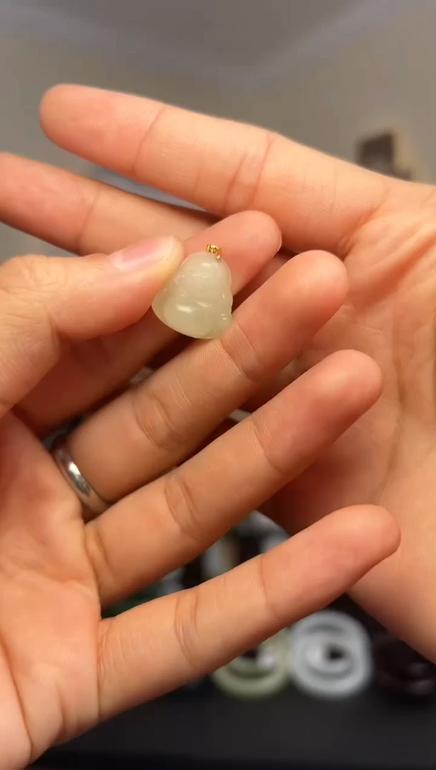 颈饰18K金镶嵌和田玉佛公