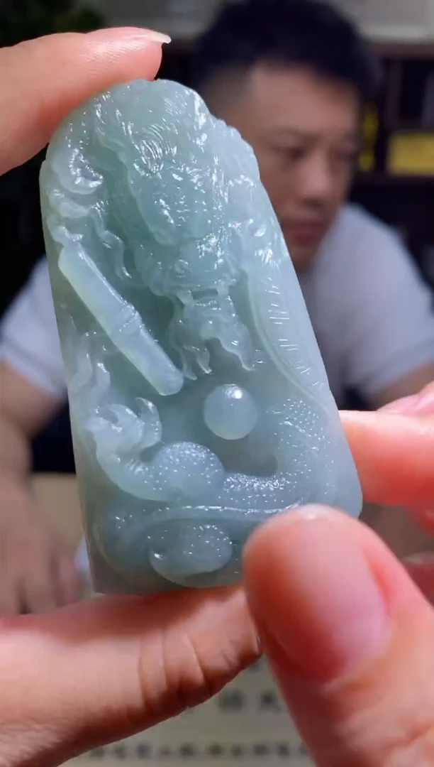 定制翡翠未镶嵌龙牌
