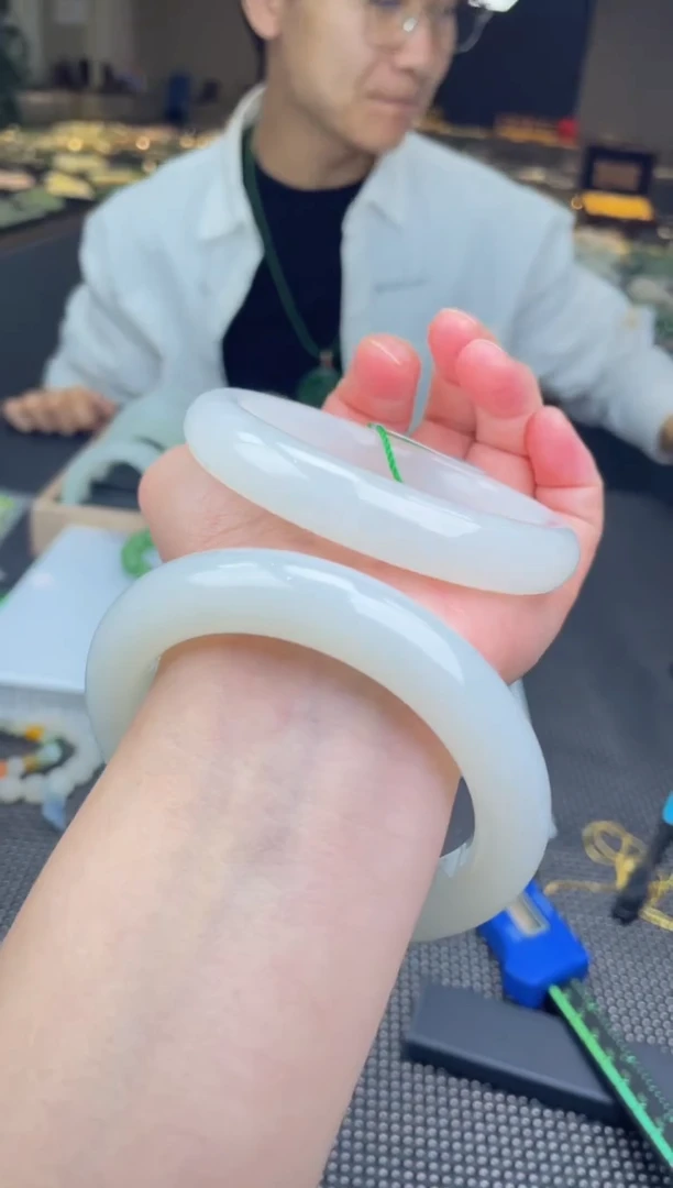 【闪购商品】定制和田玉天然和田玉多样性发其一