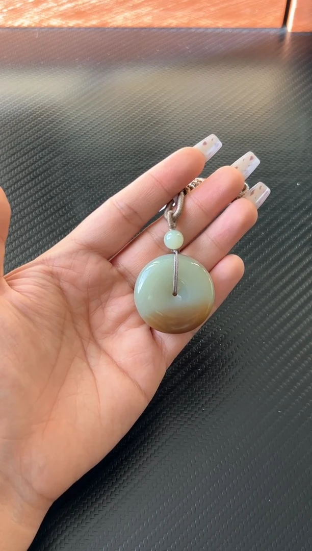 吊坠(赠链)未镶嵌和田玉若羌微色差Mm