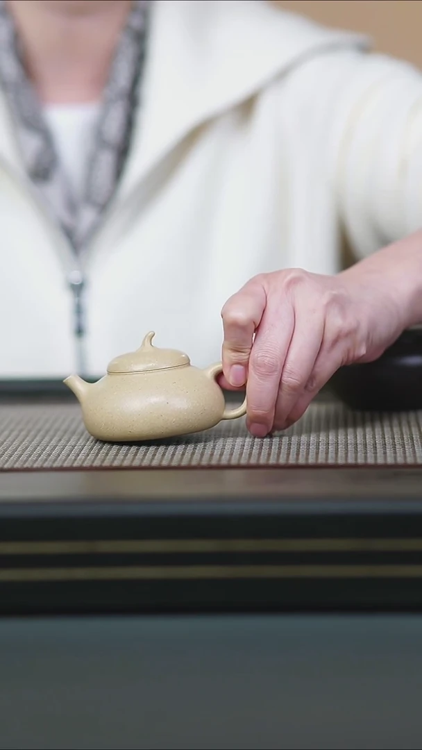茶壶紫砂半手梨皮本绿茄瓜100cc