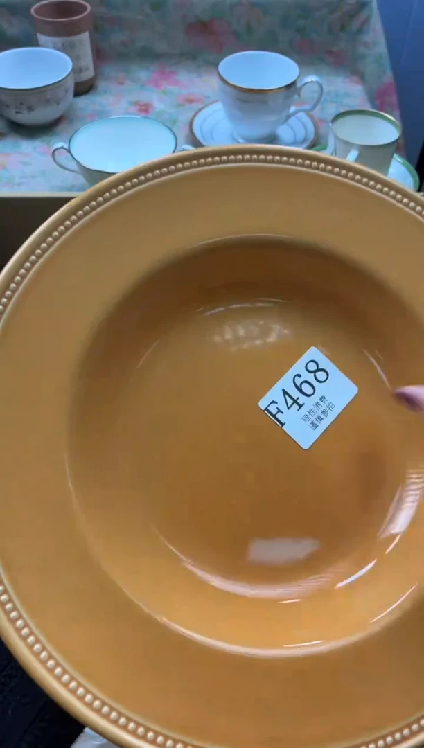 瓷片红***兔       F468