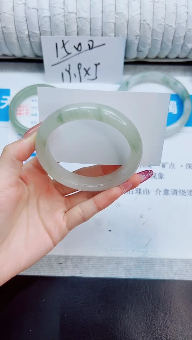 未镶嵌手镯石英质玉77/58.1