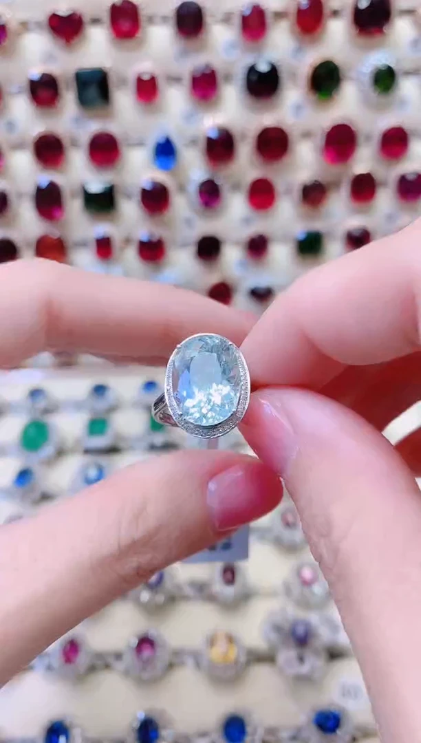 18K金镶嵌戒指海蓝宝石1