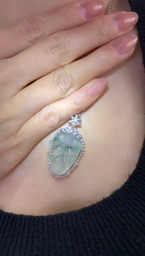 颈饰18K金镶嵌翡翠|不退不换