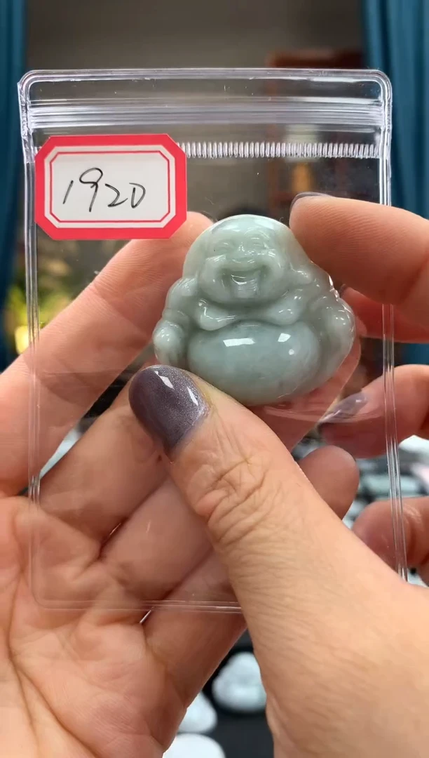 翡翠未镶嵌颈饰佛公1920