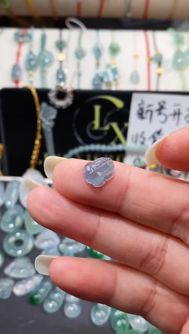 翡翠散珠启****本貔貅裸石