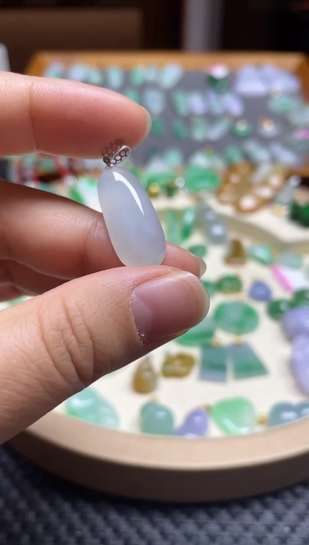 【闪购商品】翡翠颈饰18K金镶嵌福果